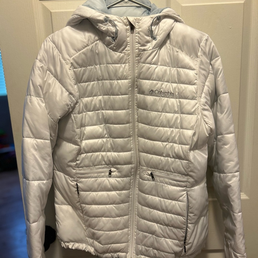 Columbia White and Light Blue Quilted Puffer Jacket